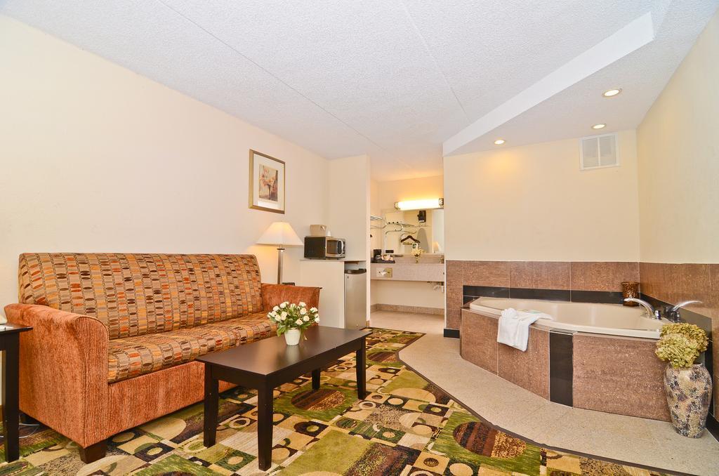 Quality Inn & Suites Coliseum Greensboro Luaran gambar
