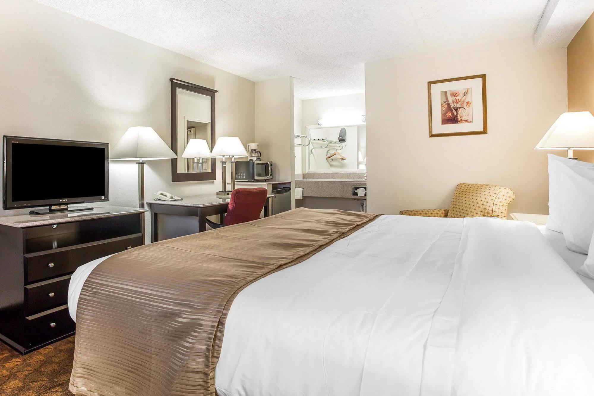 Quality Inn & Suites Coliseum Greensboro Luaran gambar