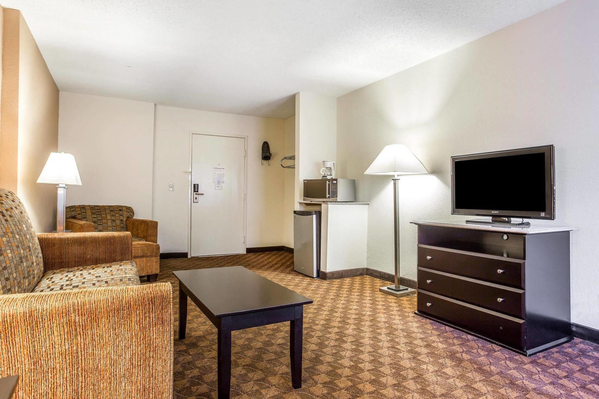 Quality Inn & Suites Coliseum Greensboro Luaran gambar